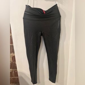 Spanx Faux Leather legging size Large petite